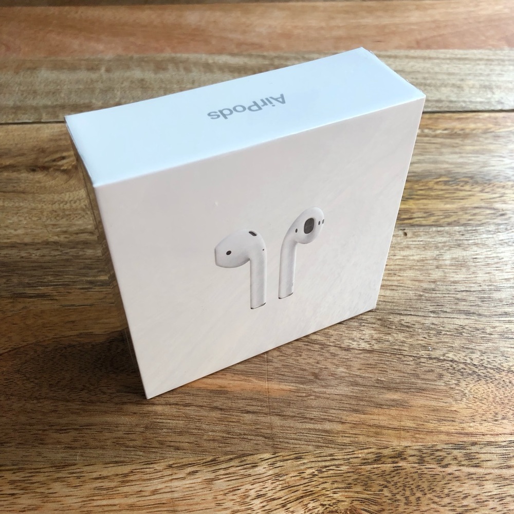 Apple AirPods with Charging Case